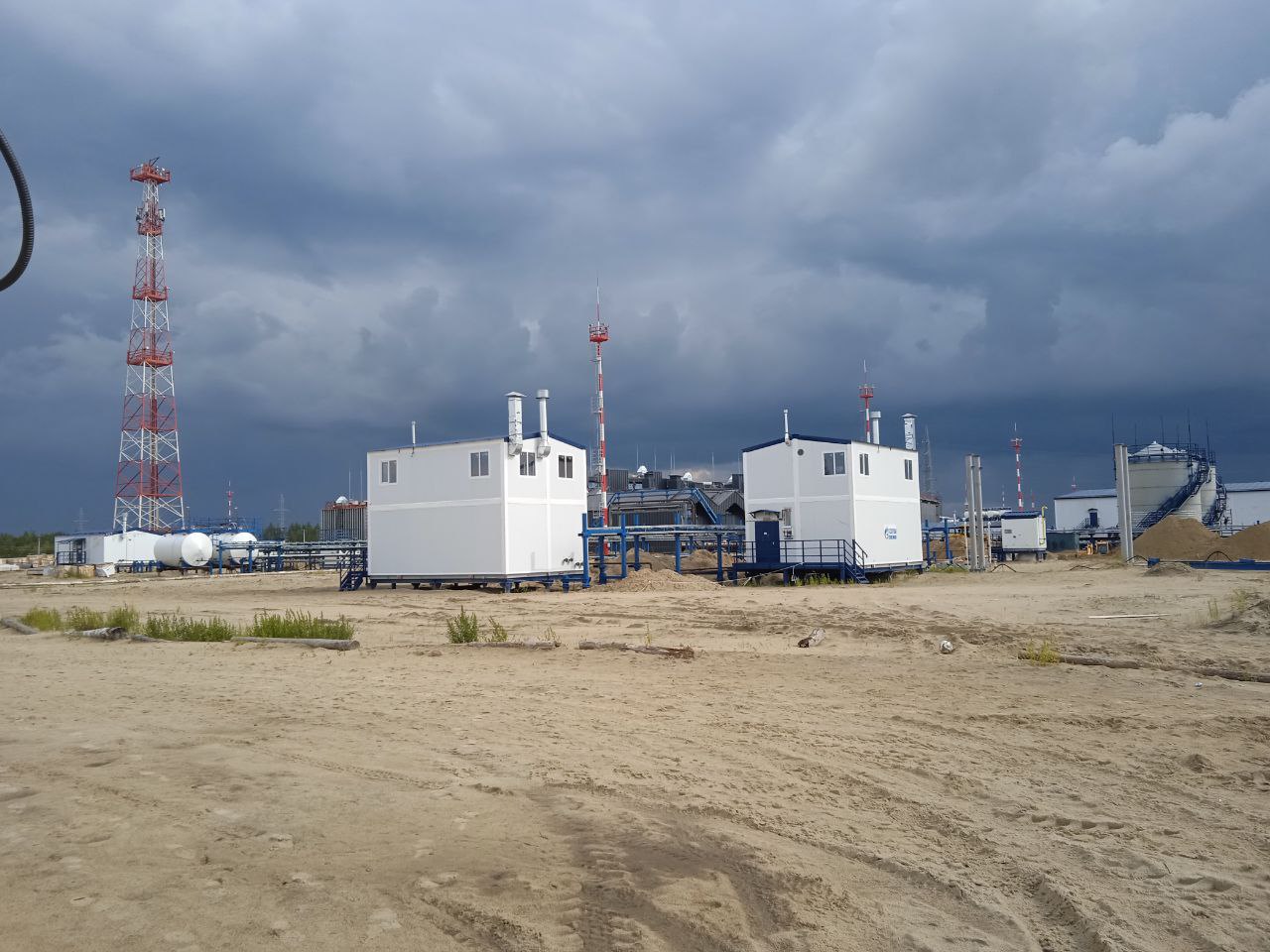 Неизвестно точно 708