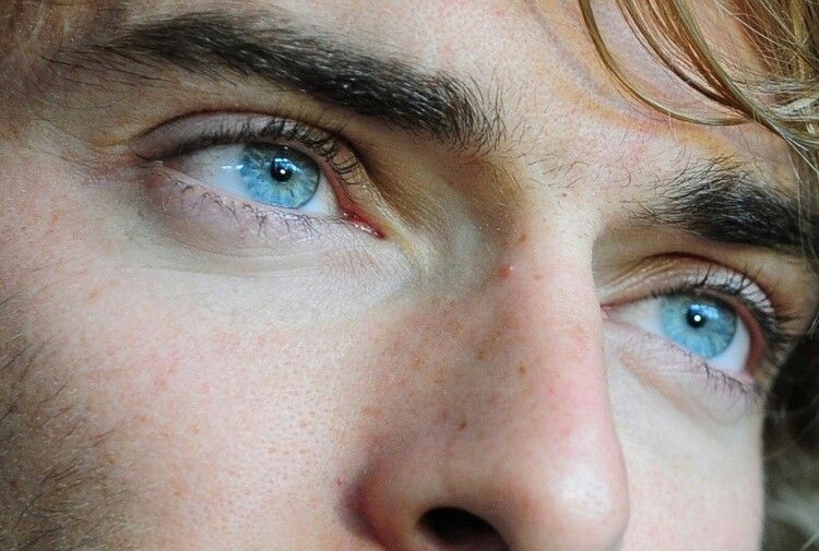 Где ты, мальчик с синими глазами