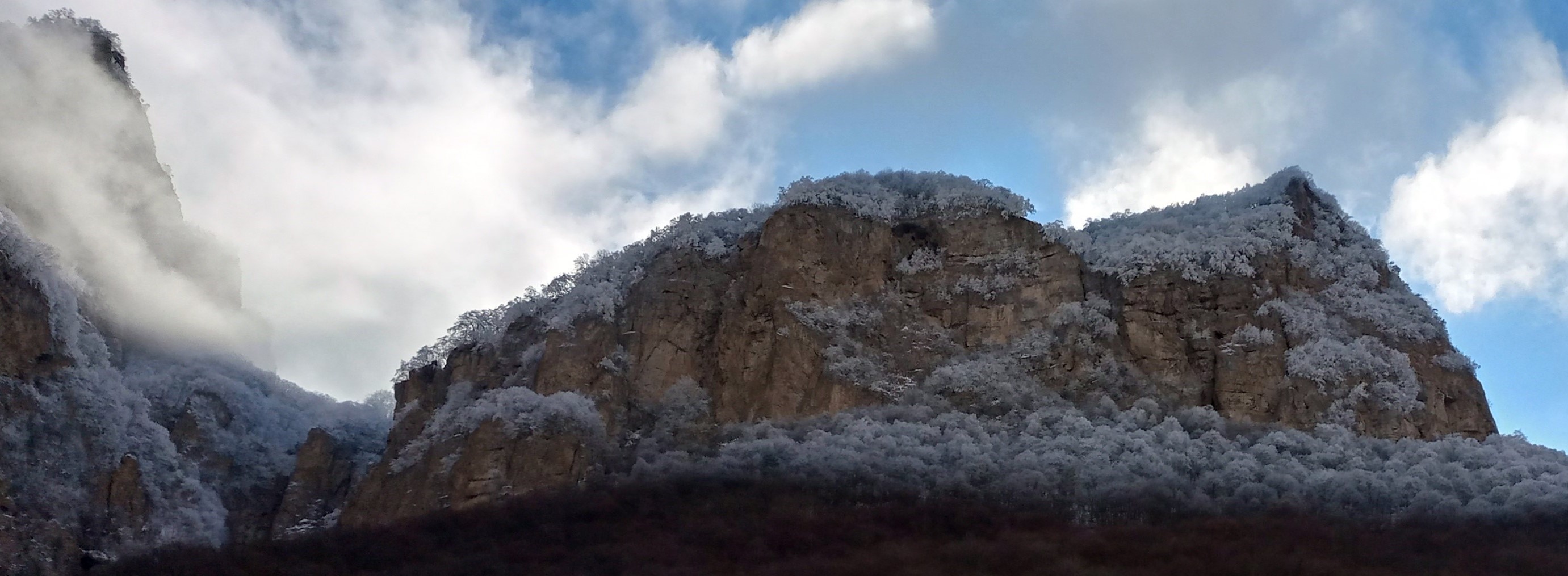 зимой средь гор
