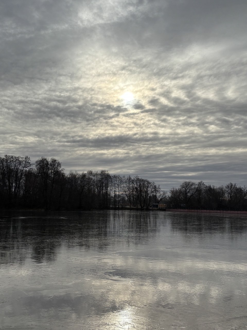 Скатилась тишина