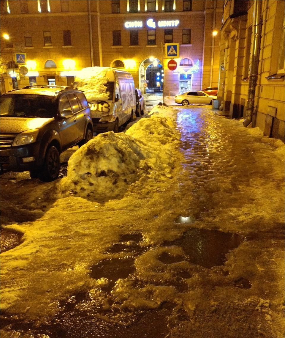 В столе копаюсь. В ящиках точнее...