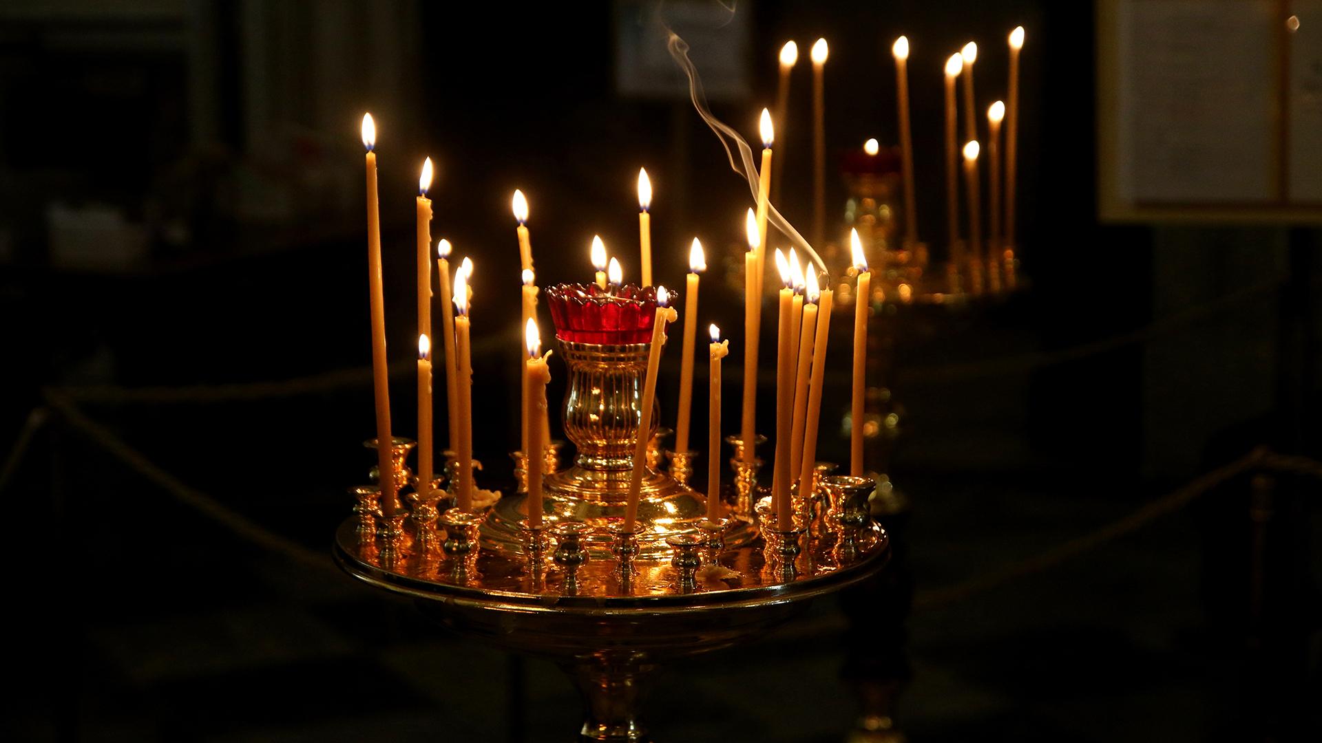 Ярко горят свечи