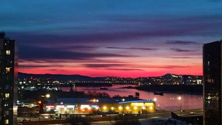 А закат догорает красиво