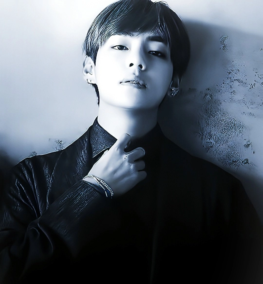 На глазах тоскливой луны