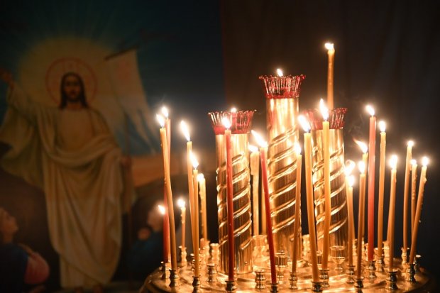 Тихо мерцают свечи