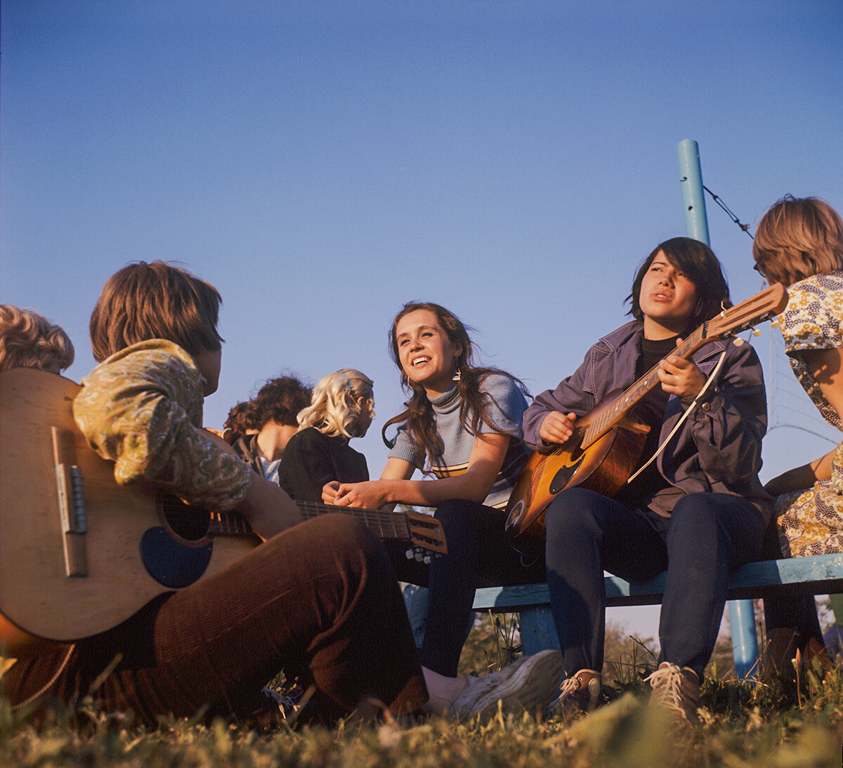 О чём напомнила гитара...