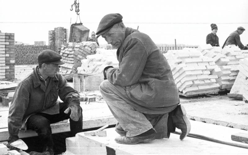 Поделиться не с кем...