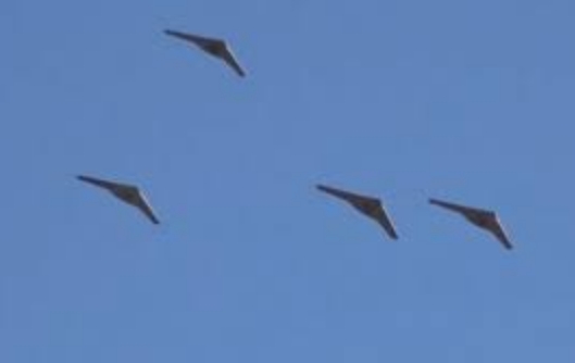 Снова дроны летят стаями