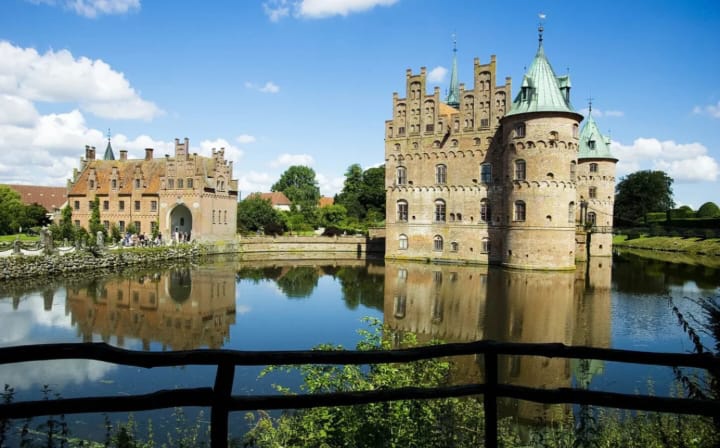 Но в Датском королевстве -конечно всё не так