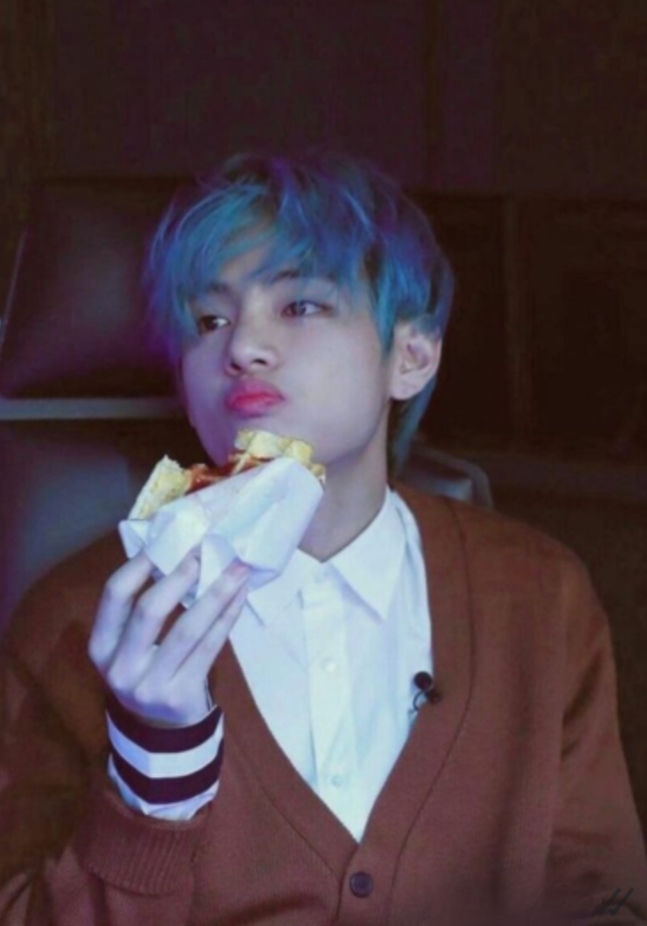 Закусила бутылкой вина