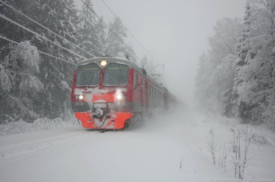 Ау, электричка - железная дева...
