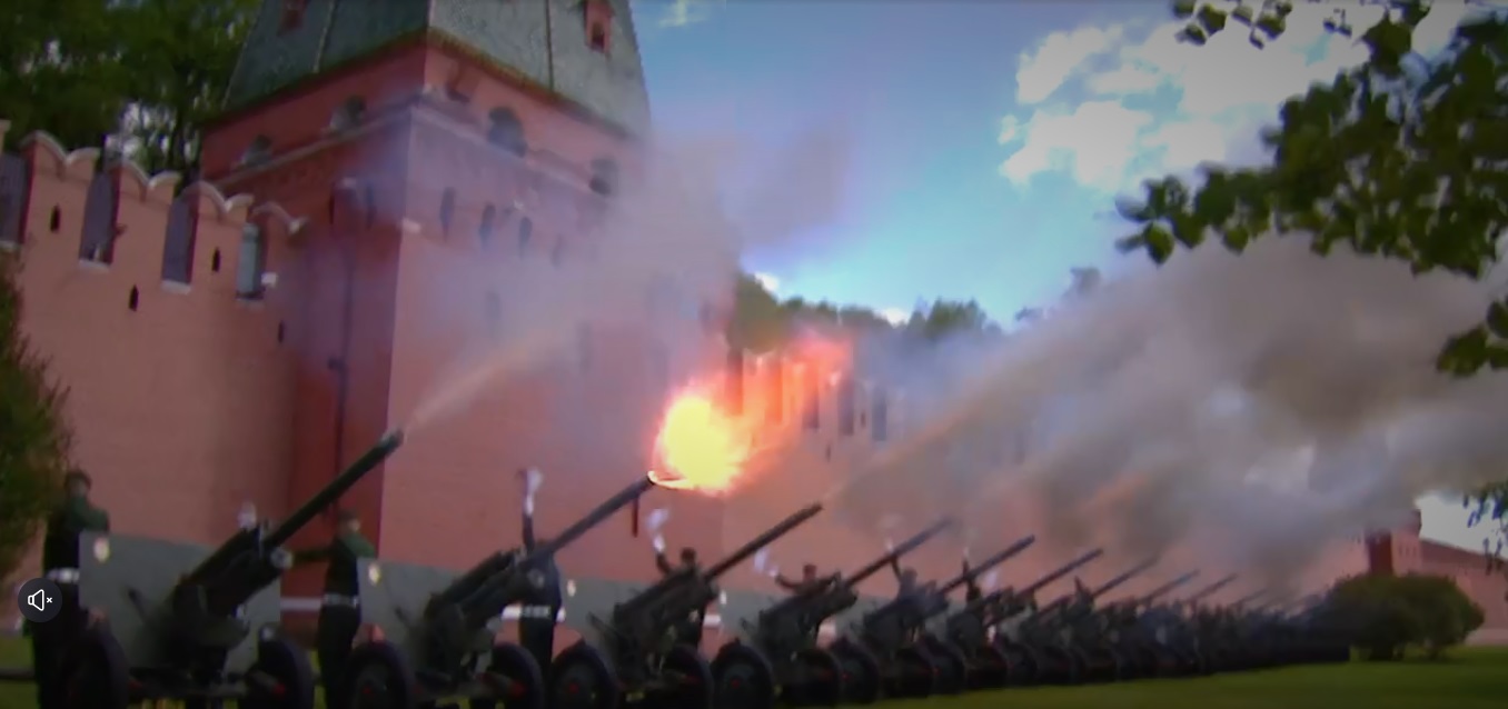 Эта пушка стреляет у нас с сорок третьего года!