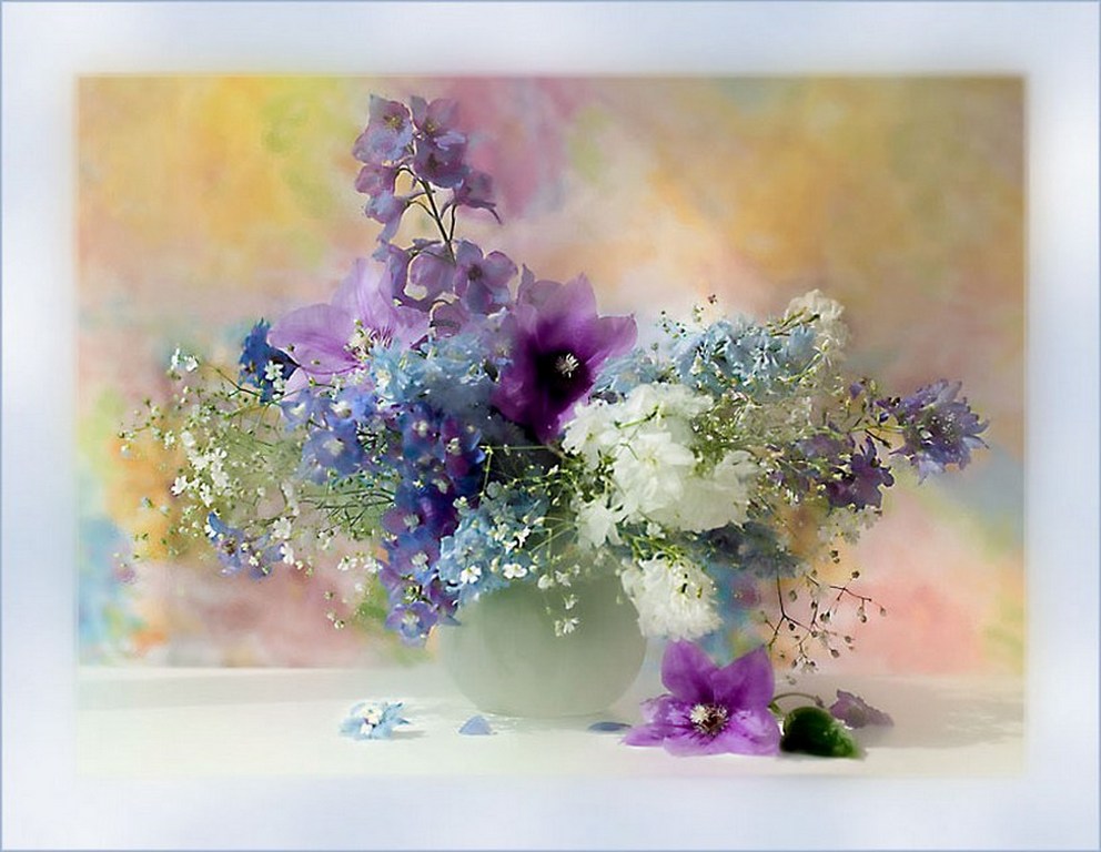 Букет увядший на столе...