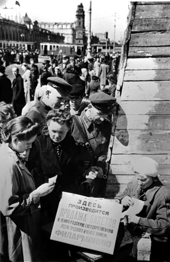 Когда народ глуп им легко управлять