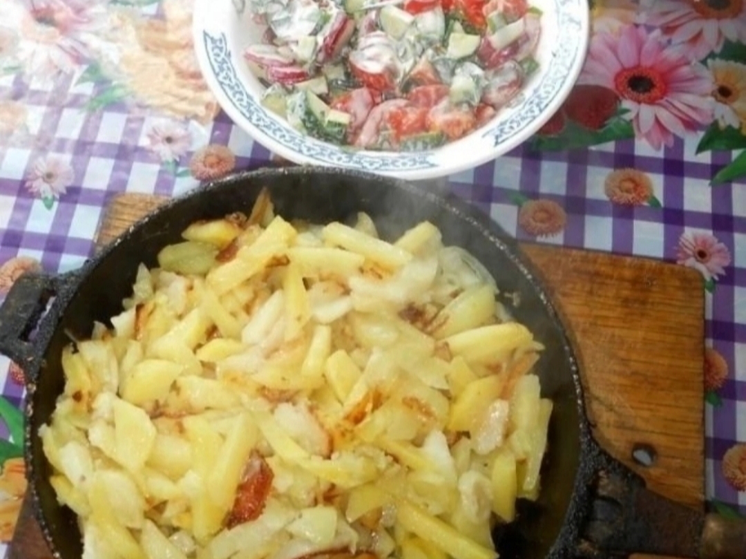 Ммм, картошка и салатик!