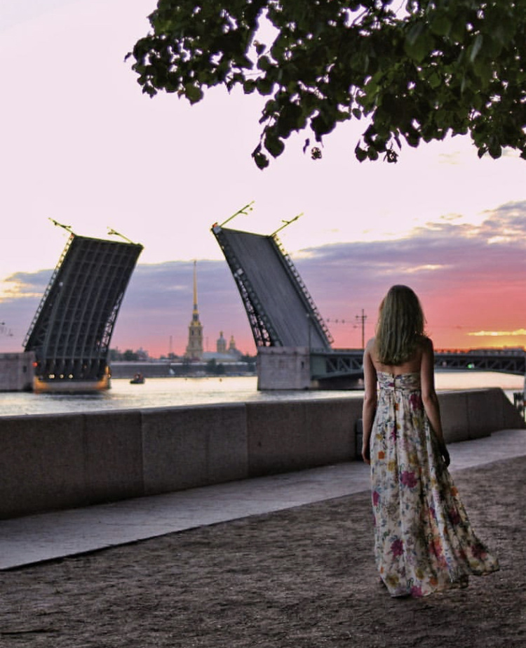 Закроем разлуки дверцу!