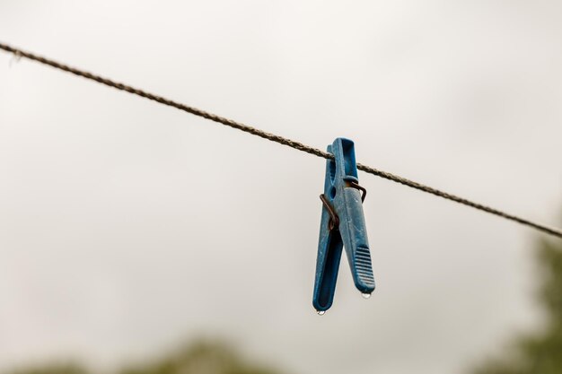 прищепка на верёвочке...