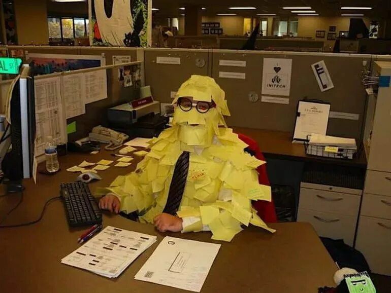 Анекдот в стихах про уродов на работе