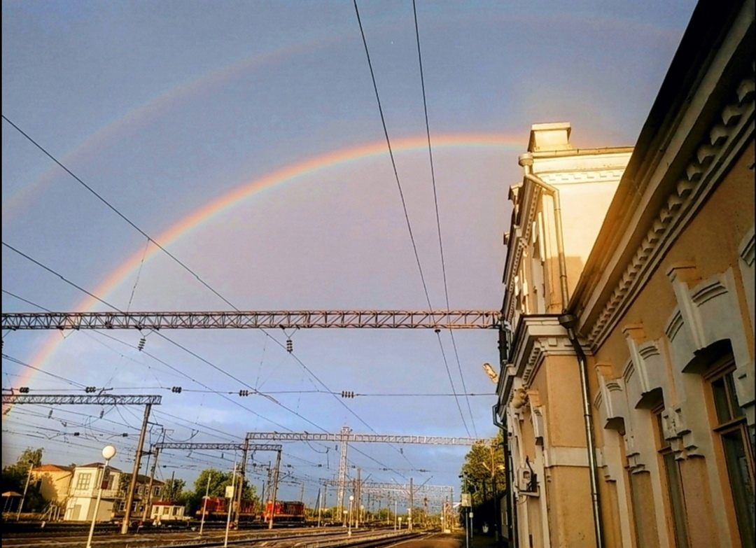 Гул нарастал...