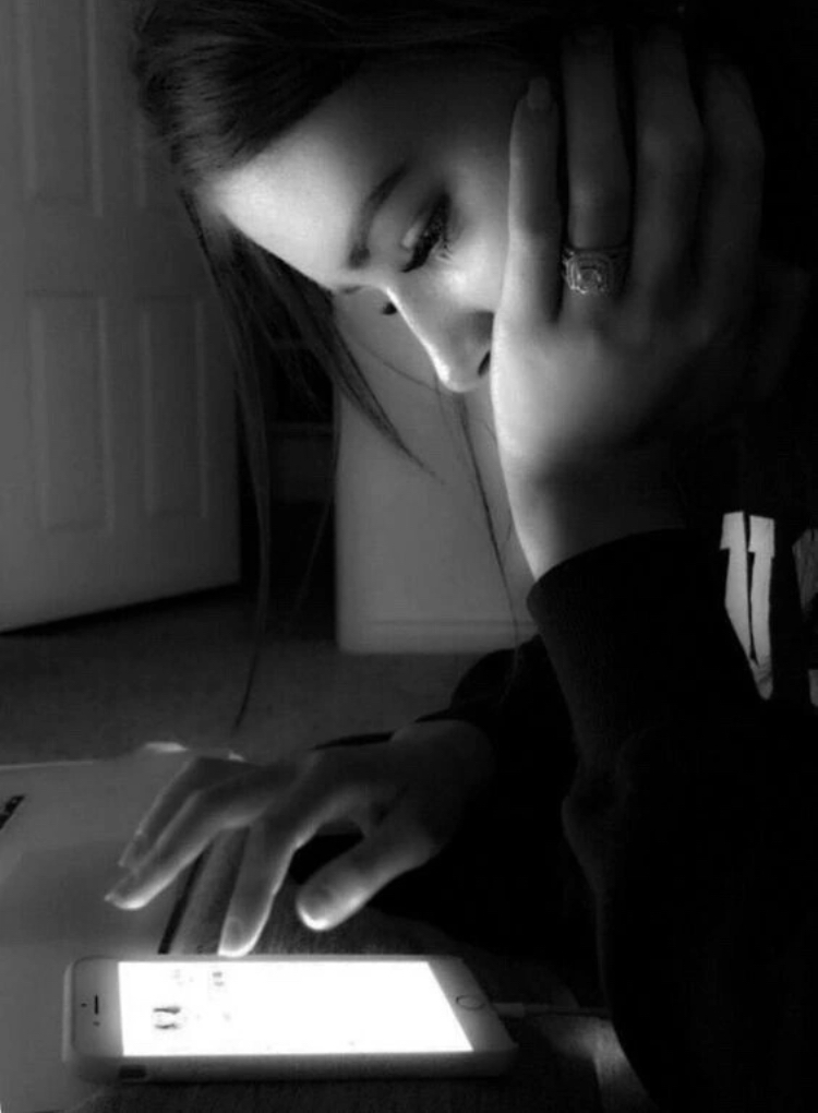 Лишь в телефоне осталось...