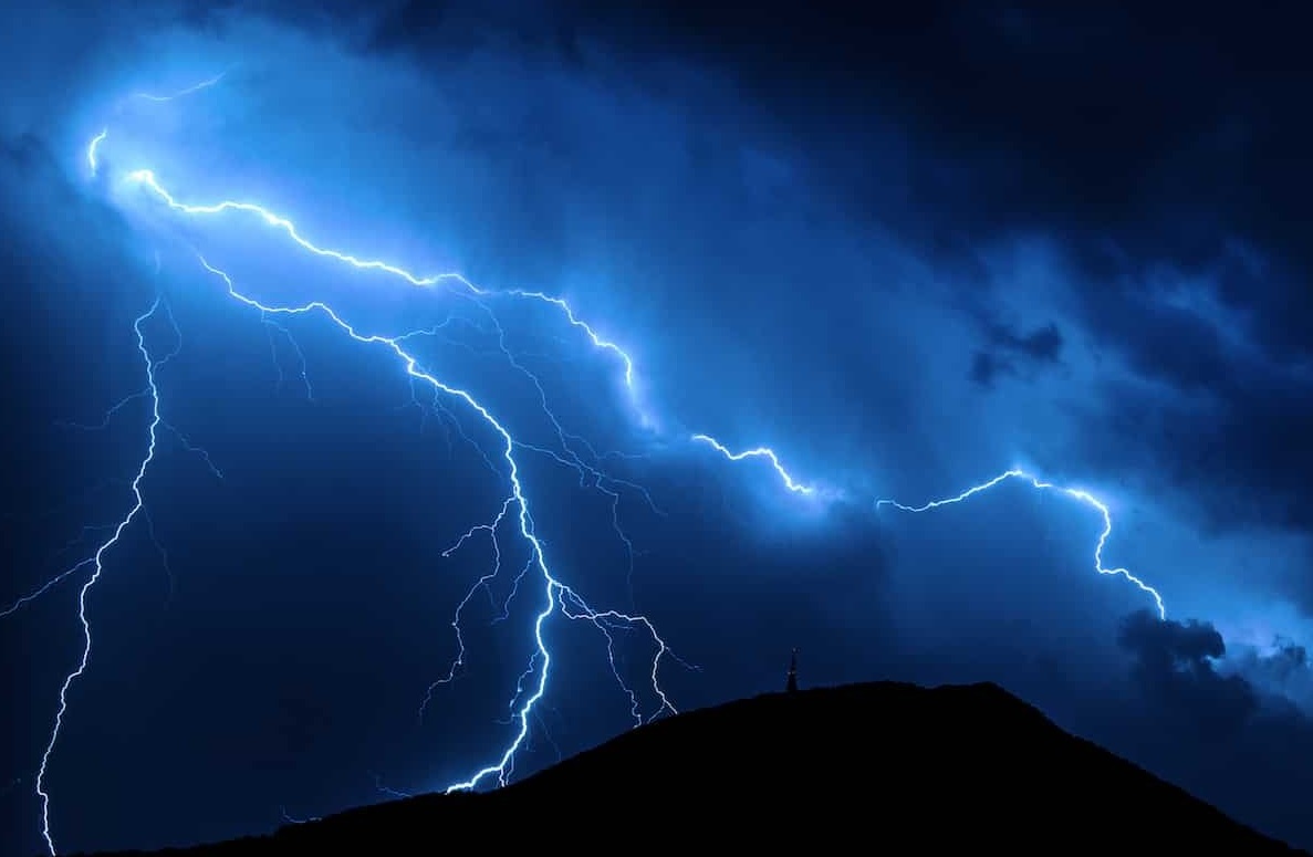 Внезапно дождь пошёл