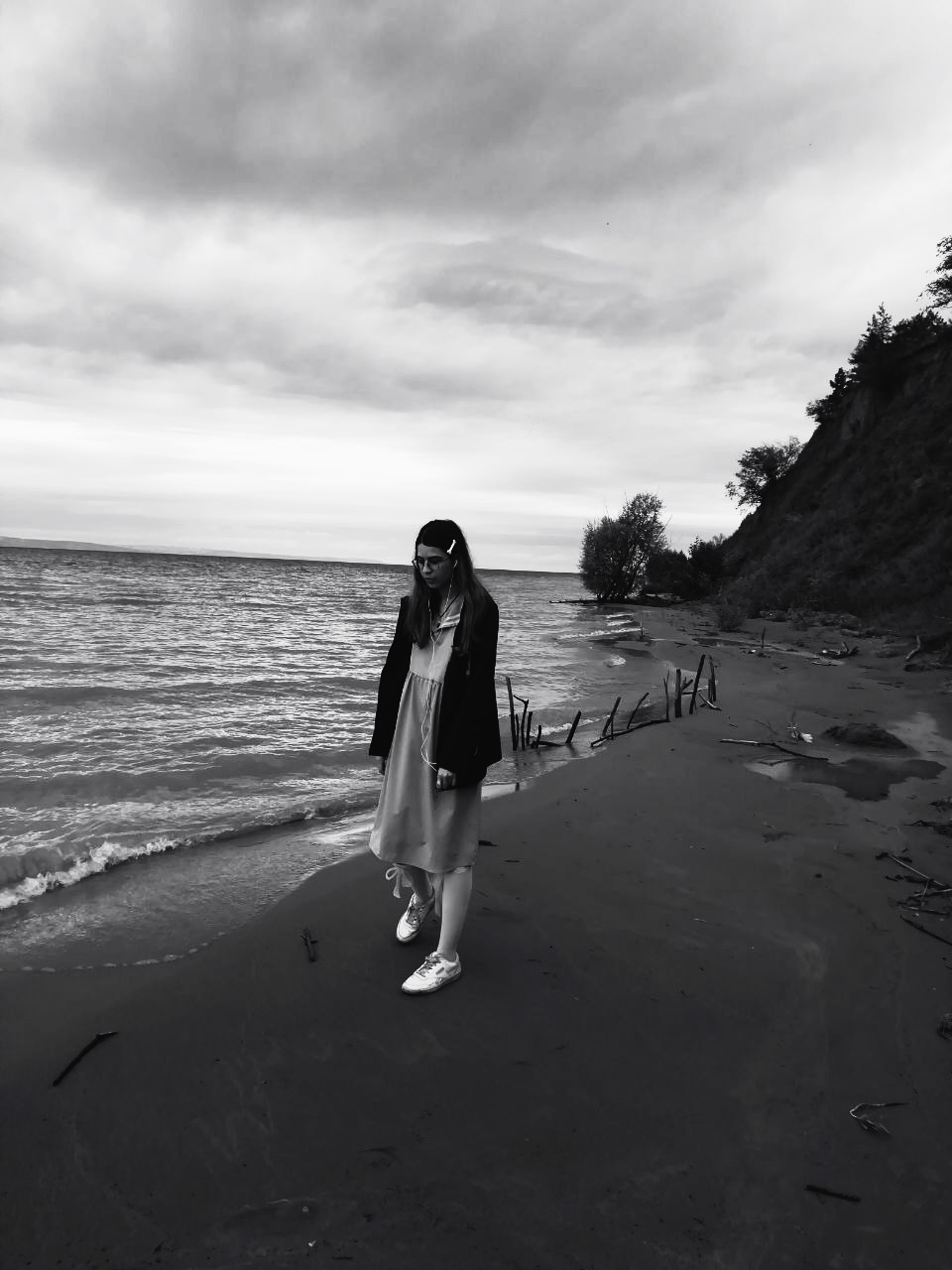 Ты пошла и в руках сжимала рисунок и браслет