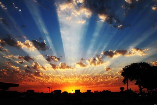 Уходит день