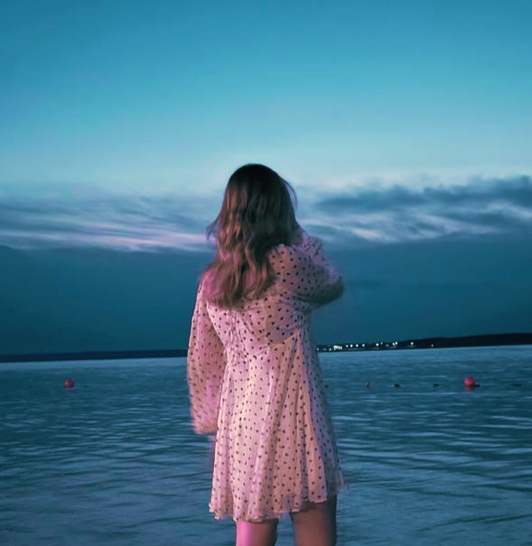 Не любит ни разу