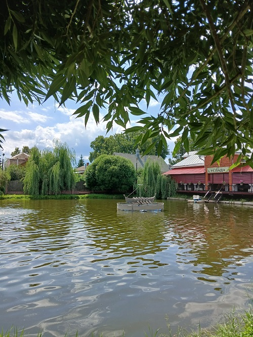 В жаркий полдень