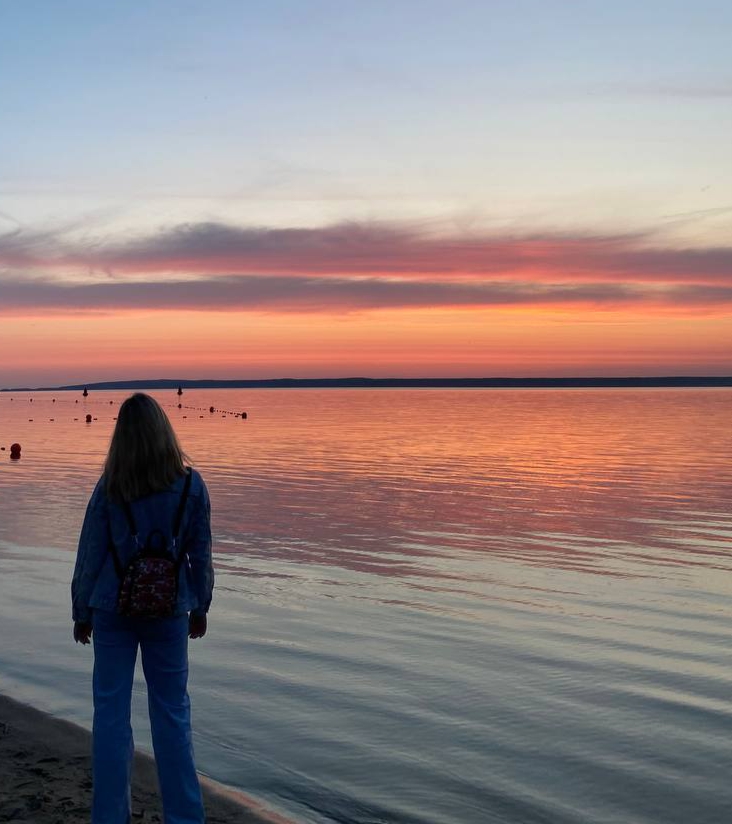 Красное небо в облаках