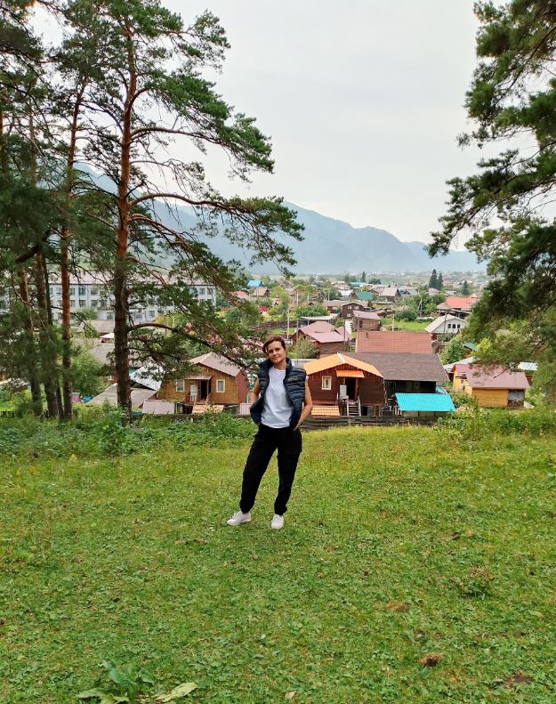 Средь гор июльских