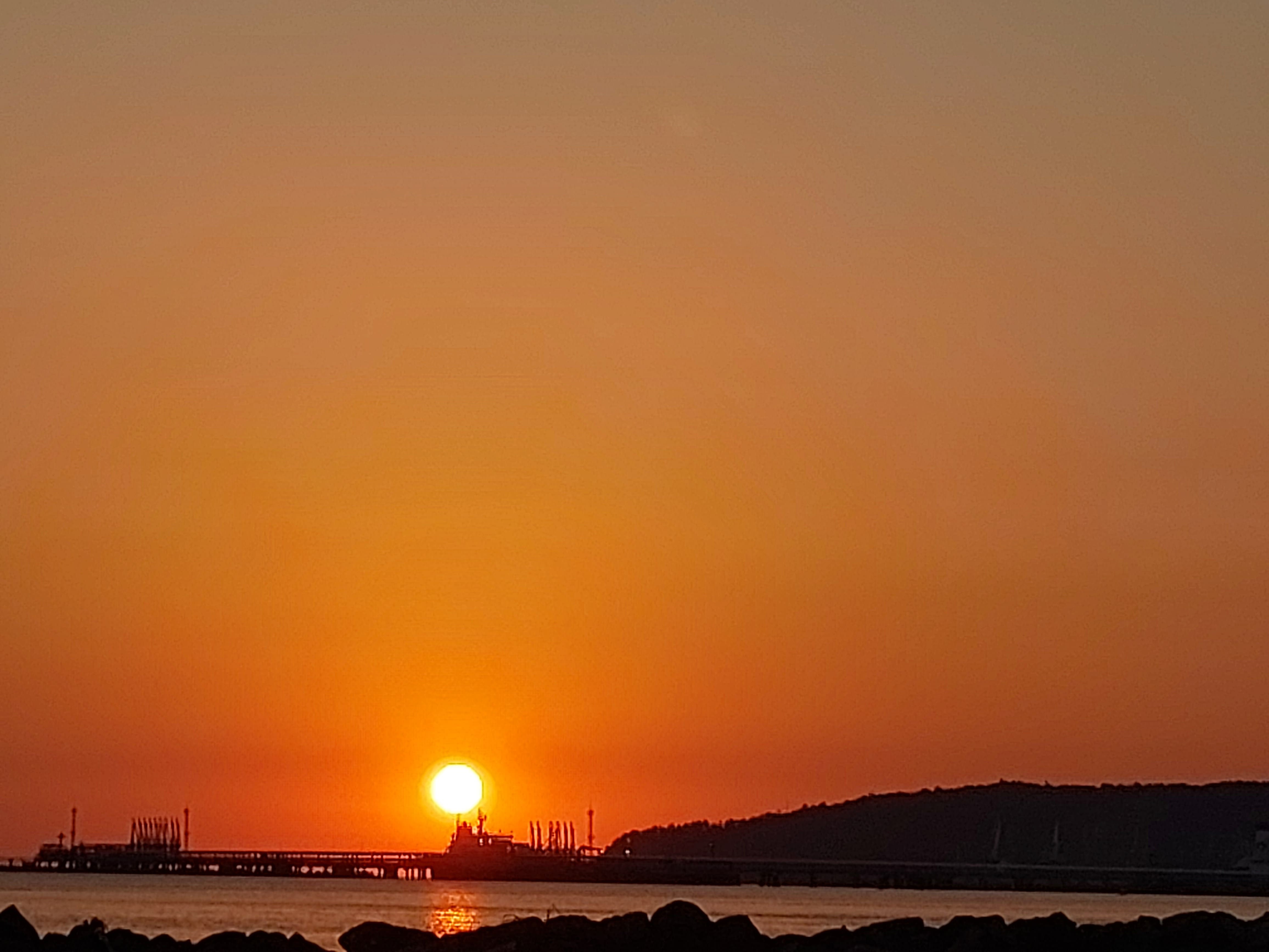 Закат над морем