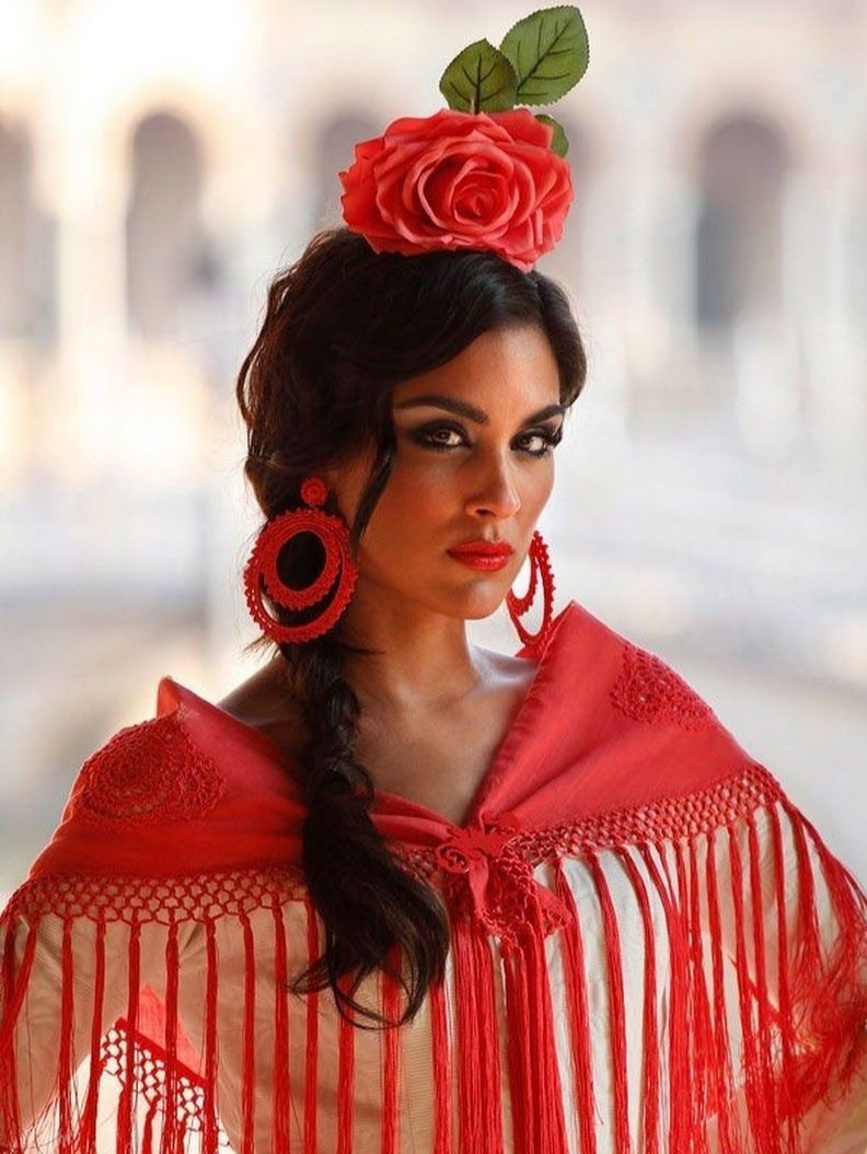 В перстенёчках оборванка