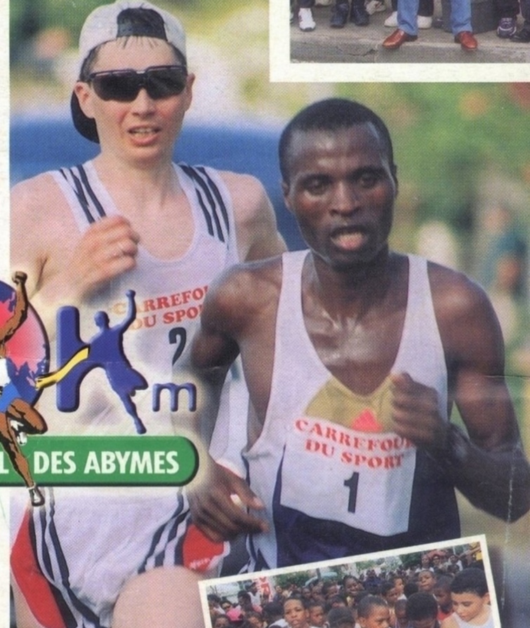 Как висит его губа?