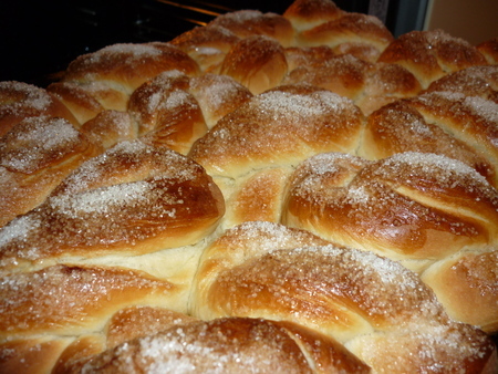 Как вкусно пахнет свежий хлеб!