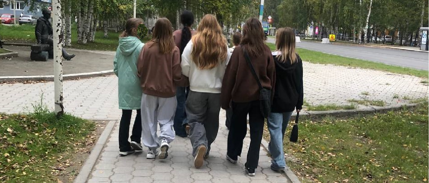 Хищные девичьи стаи бредут по Ураю