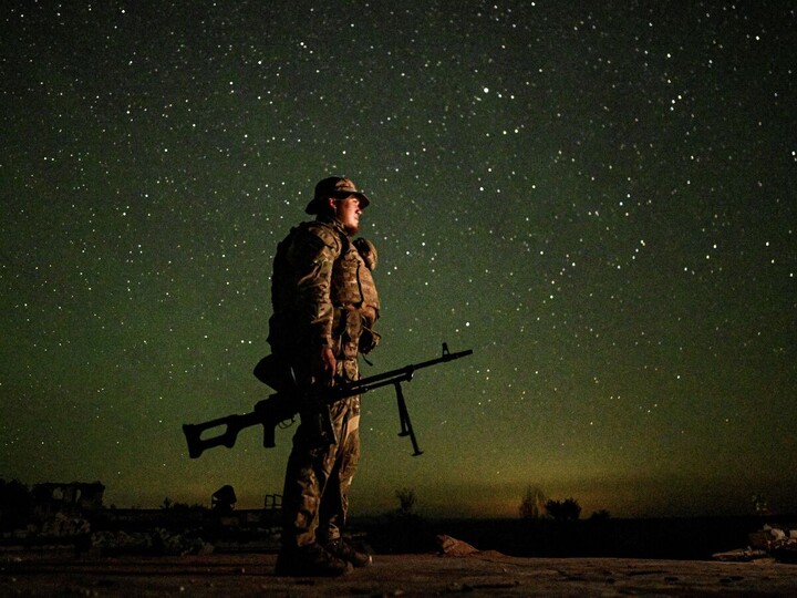 Порой вдруг становится грустно