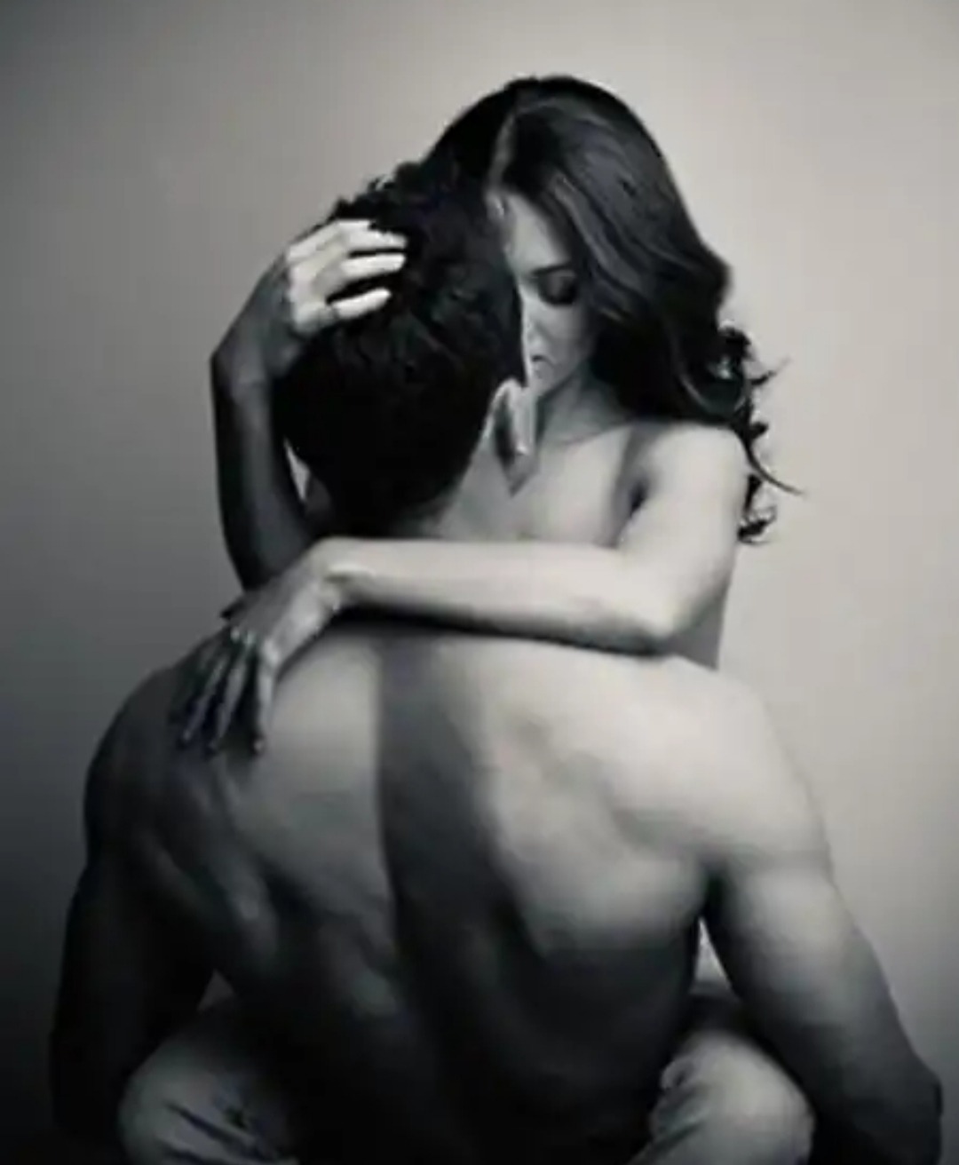 Порыв страстей не угасает