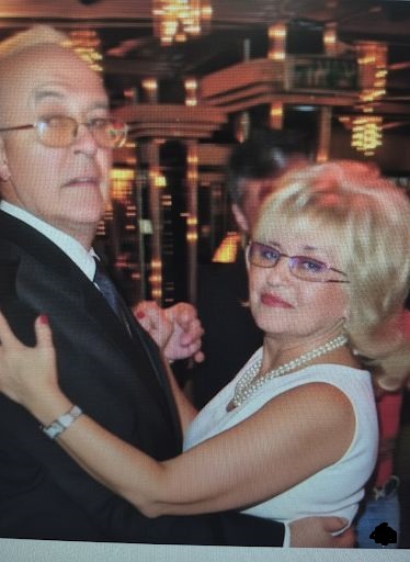 Вот он и она, словно в сказочном сне