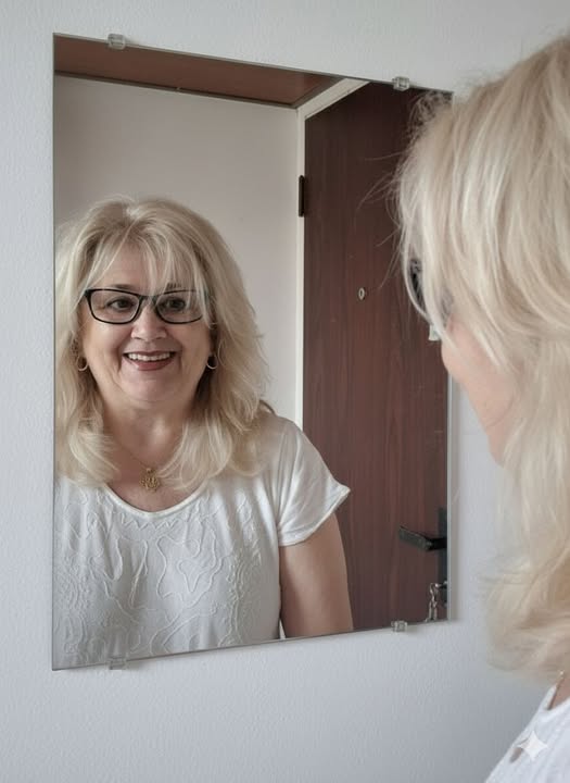 Улыбнись себе в зеркало...