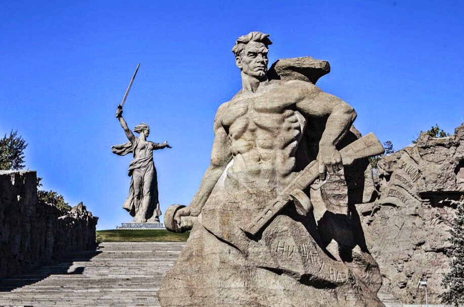 Как тихо на Мамаевом кургане