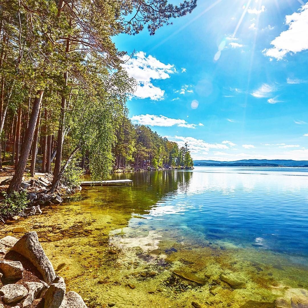 На реке изгибы, отмели, глубины