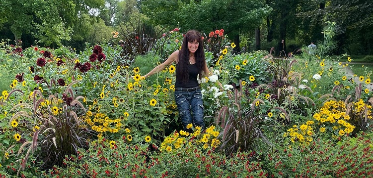 Опять октябрь стучит в окно...