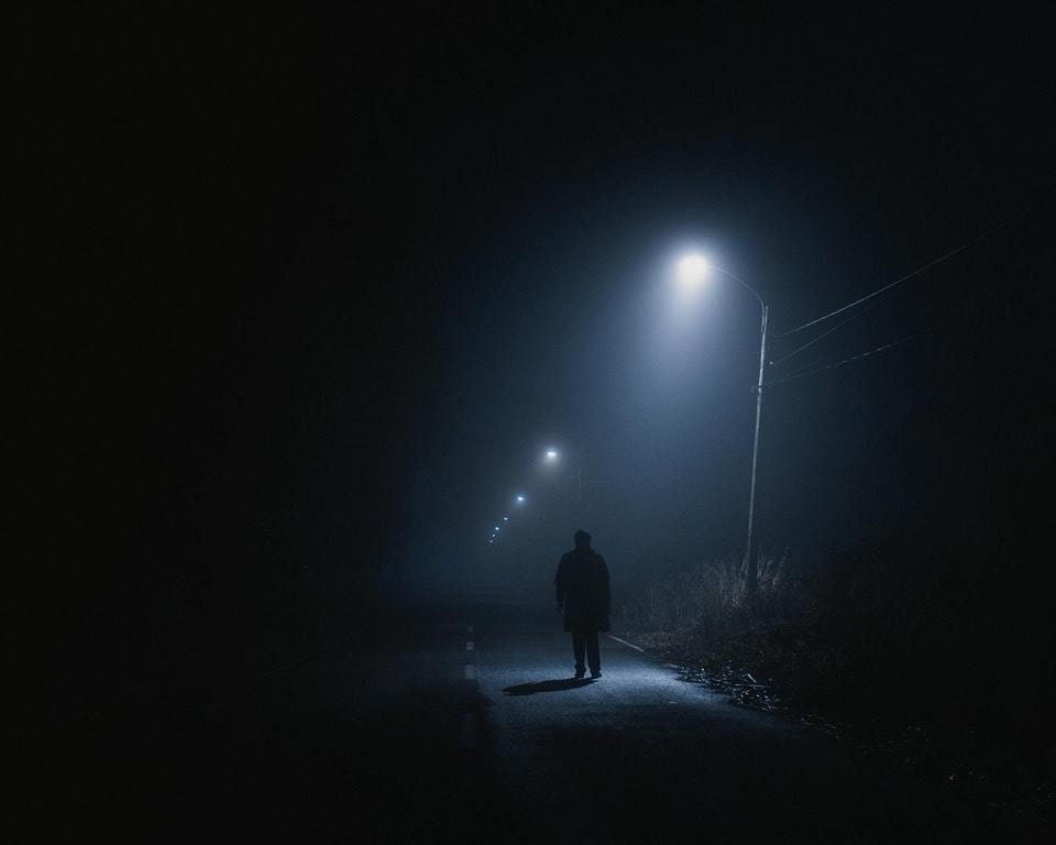 Город ночной вновь пропитан росою...