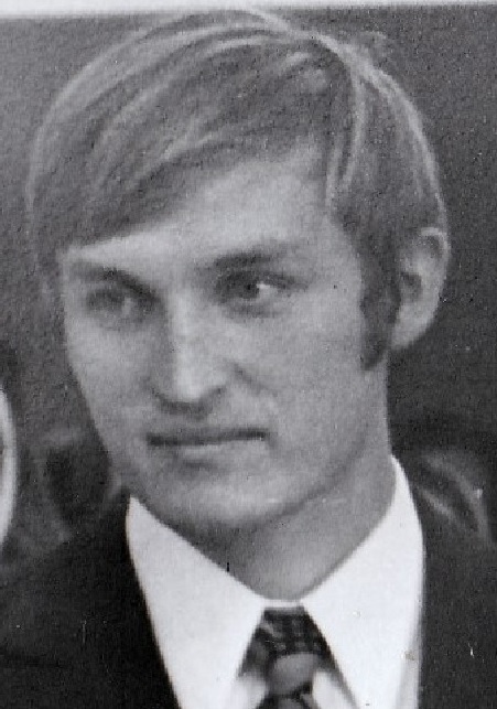 Как с белых яблонь...