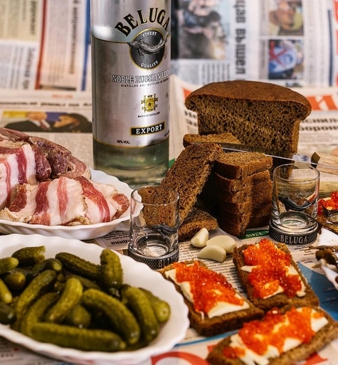 Квадрат стола меня манит