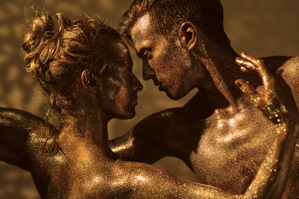 Танцуют голыми страсть и любовь