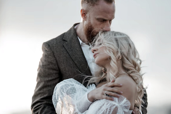 И ближе рук твоих никто ко мне так не был