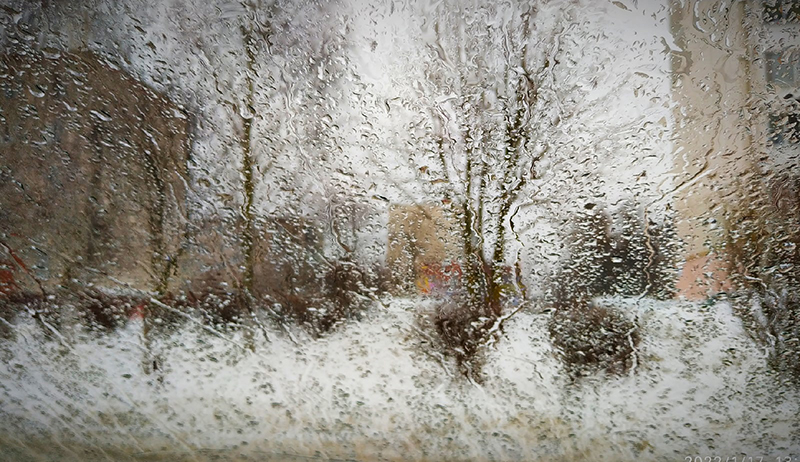 Апрельский снег