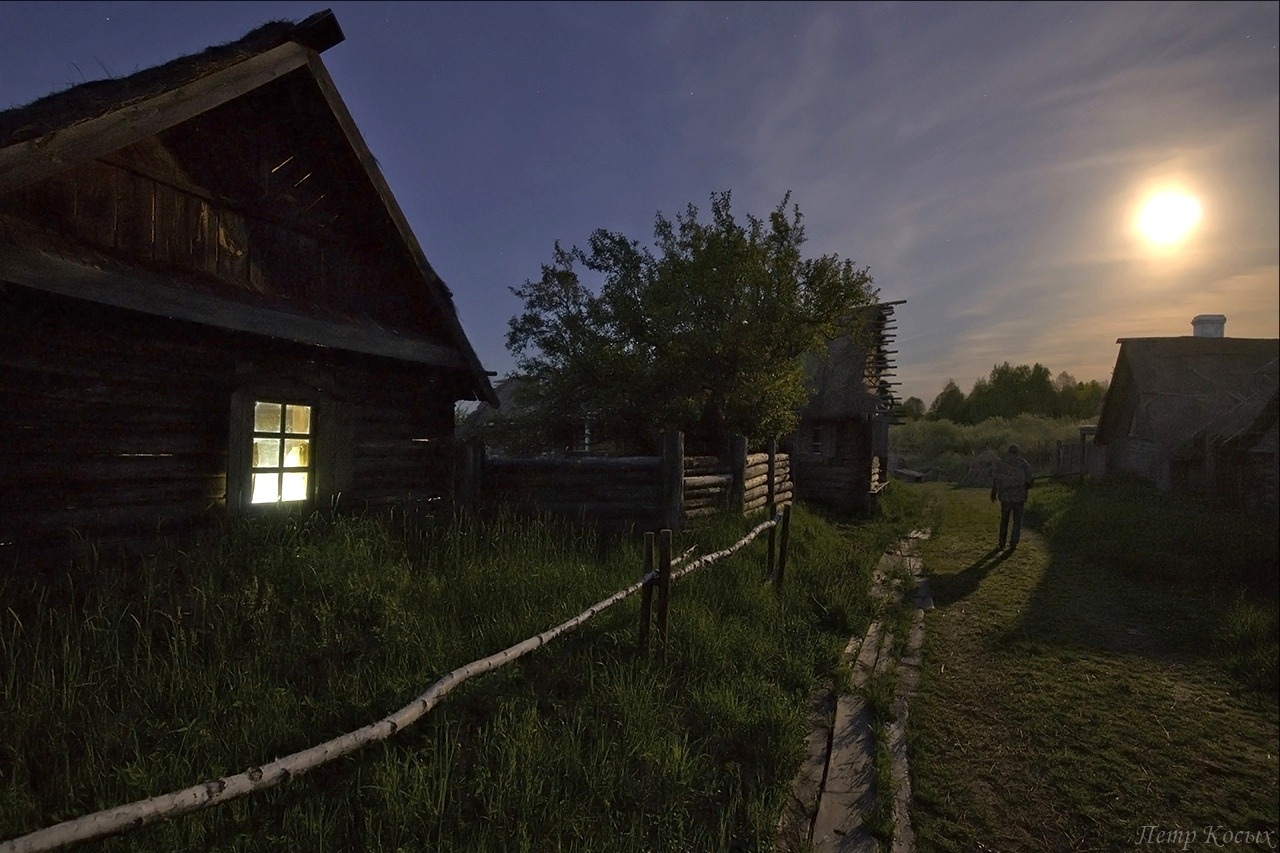 Ложится на плечи груз...